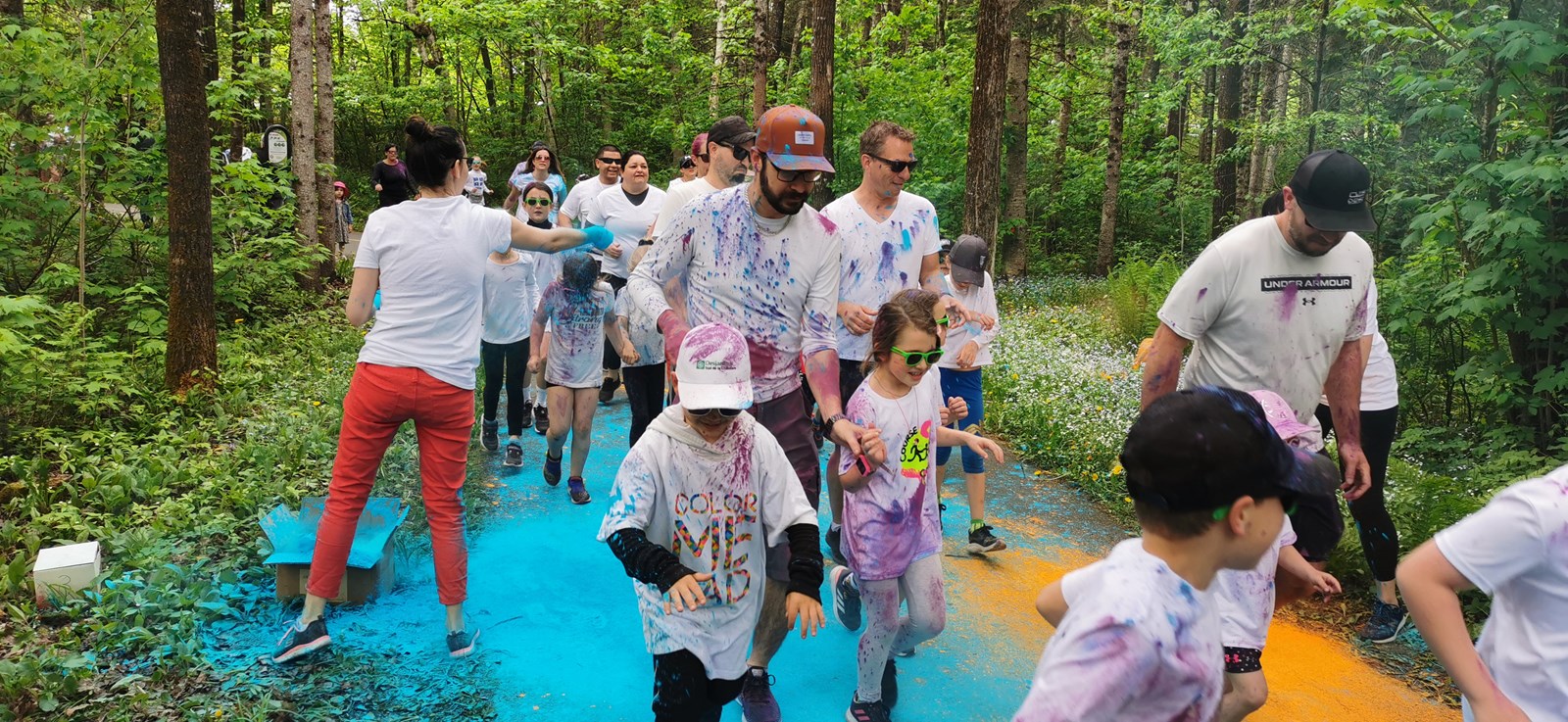 Plus de 500 enthousiastes à la Course colorée!