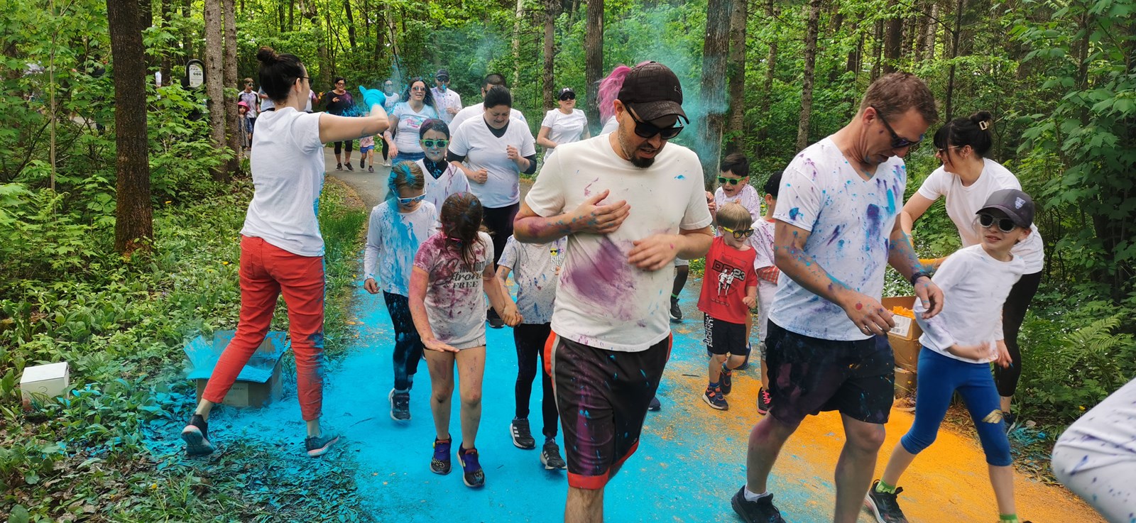 Plus de 500 enthousiastes à la Course colorée!