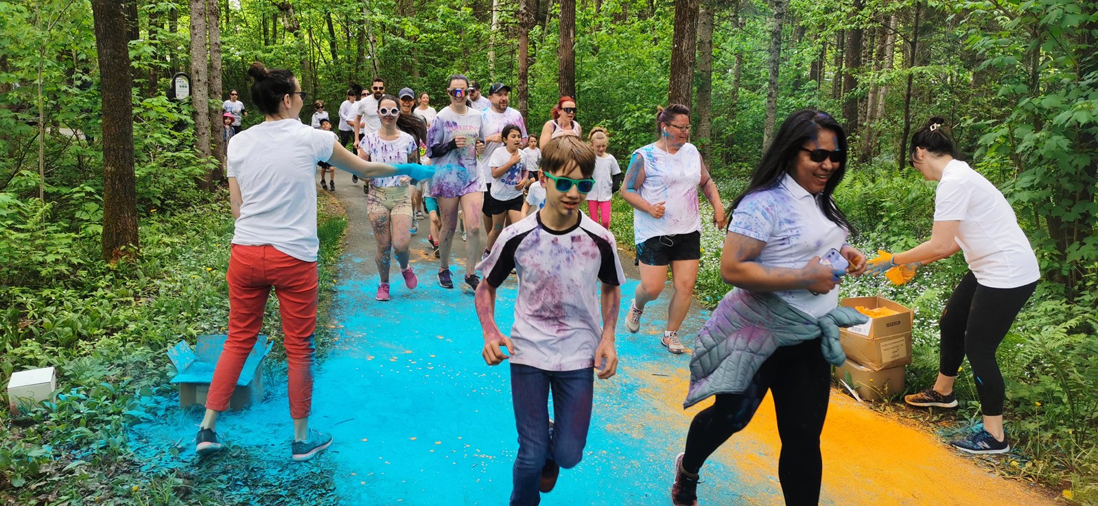 Plus de 500 enthousiastes à la Course colorée!