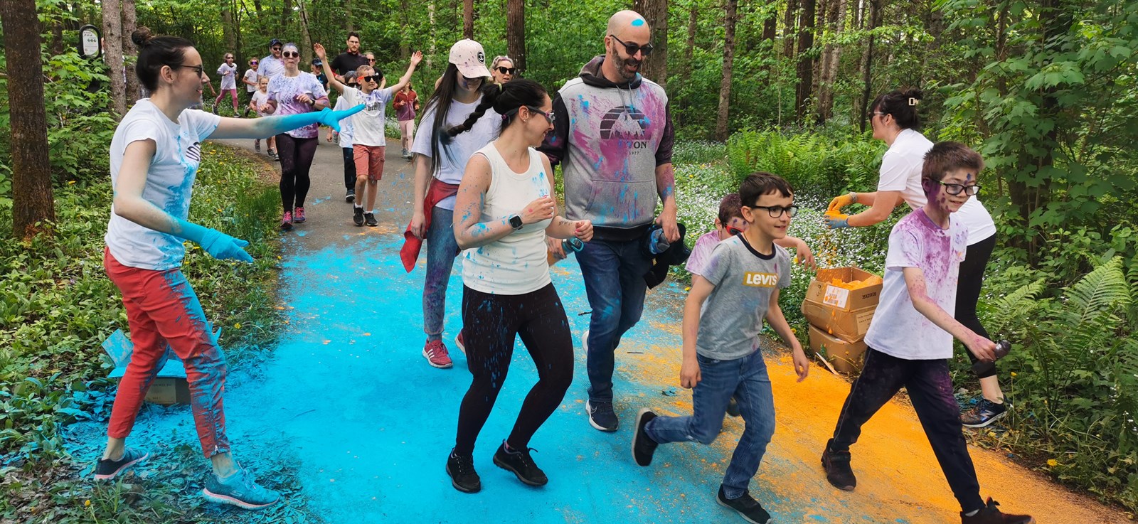 Plus de 500 enthousiastes à la Course colorée!
