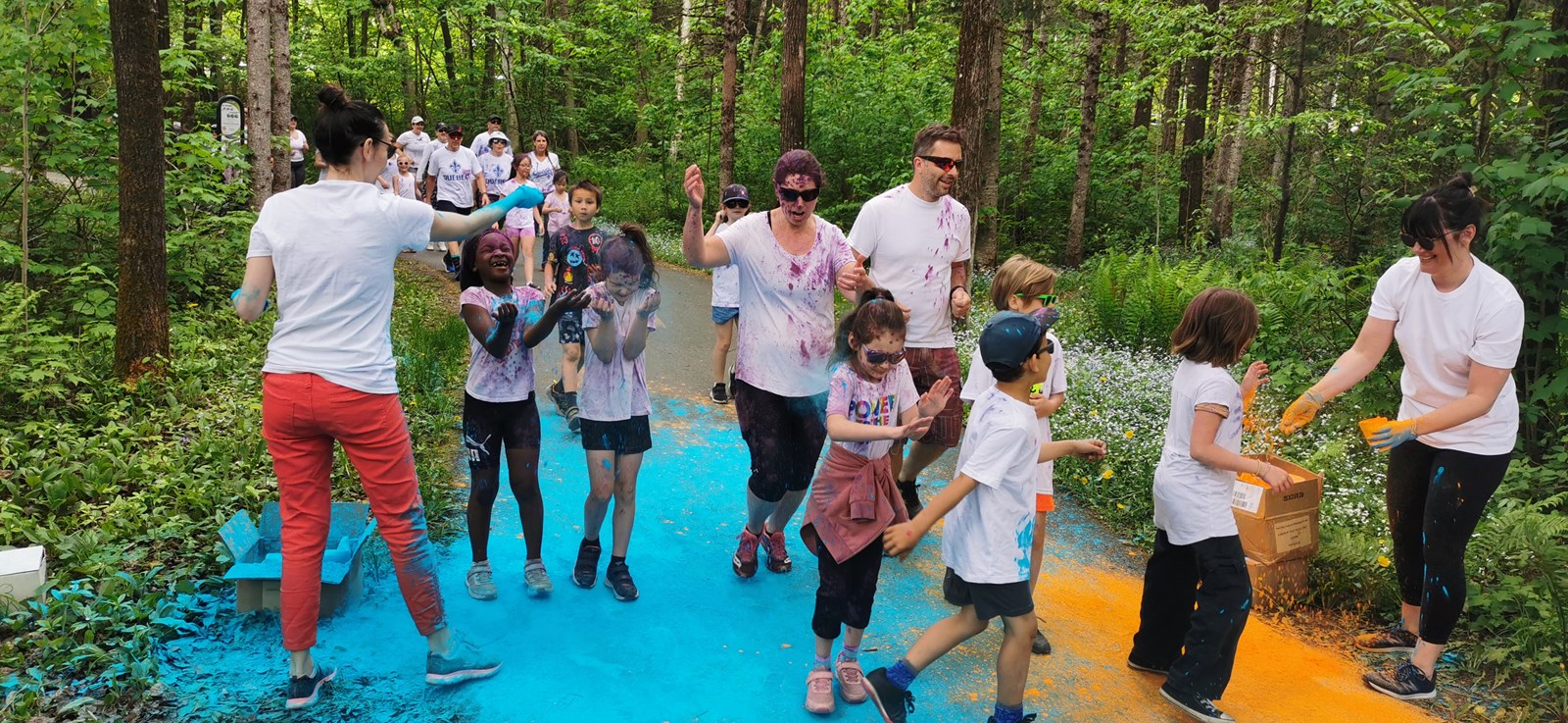 Plus de 500 enthousiastes à la Course colorée!