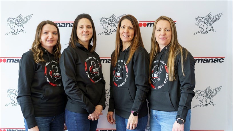 Parmi les organismes récipiendaires de la Fondation, on retrouve le Tournoi de hockey féminin Saint-Georges, dont on aperçoit ici le comité organisateur 2024.