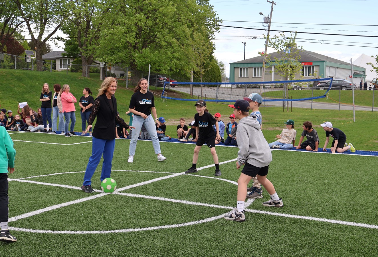 Inauguration d’un nouveau terrain de soccer à l’École de Saints-Anges