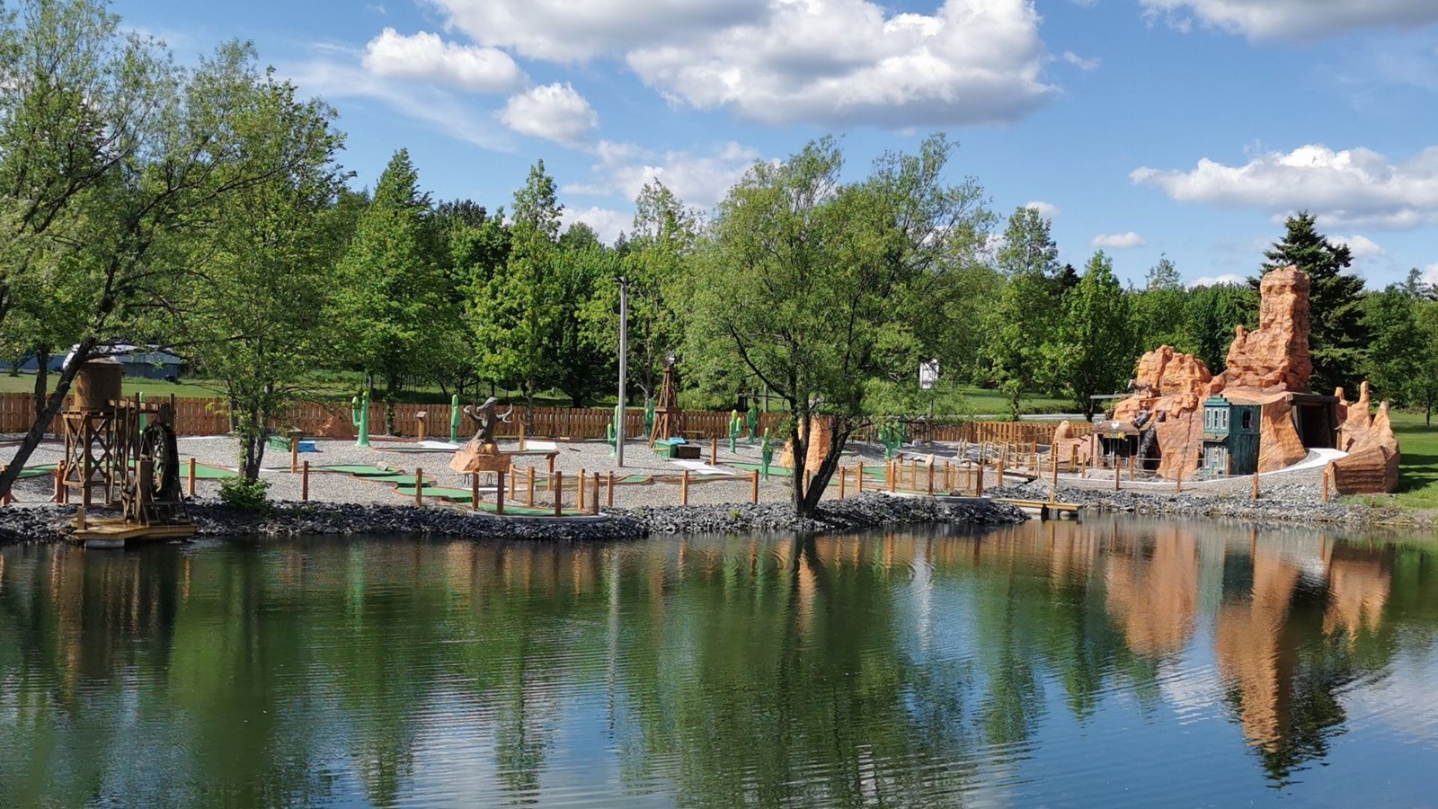 Ouverture du minigolf La Mine d’or à Beauceville