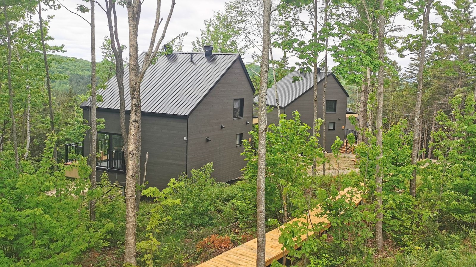 Le volet 1 du projet (hébergement) est complété avec la construction de quelques chalets.