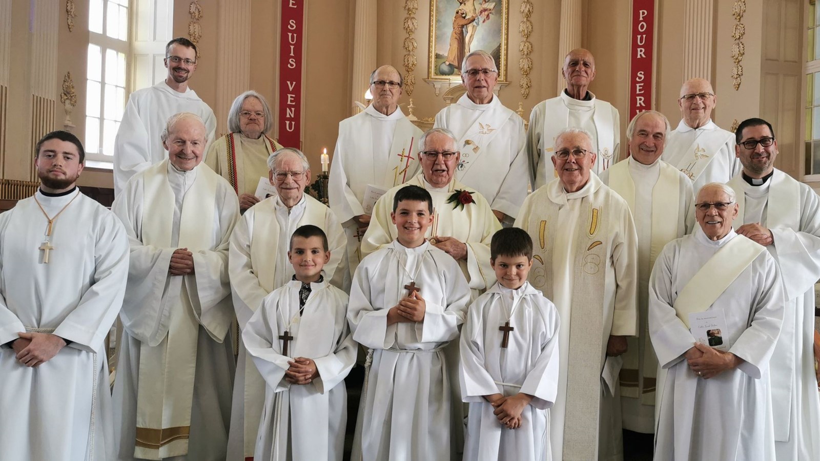 Plusieurs prêtres collègues de la région ont participé à cette célébration des 60 ans de sacerdoce de Laval Bolduc.
