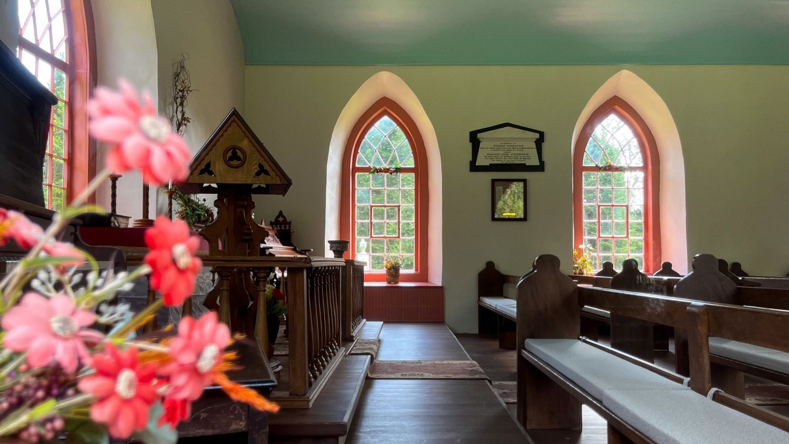 L'intérieur de l'église Saint-Paul de Cumberland, construite en 1847.