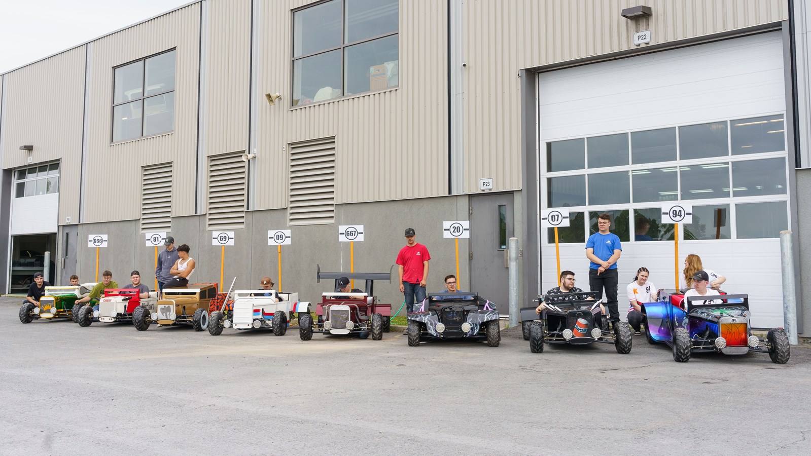 Carrosserie: les élèves du CIMIC présentent leur "dune buggy"