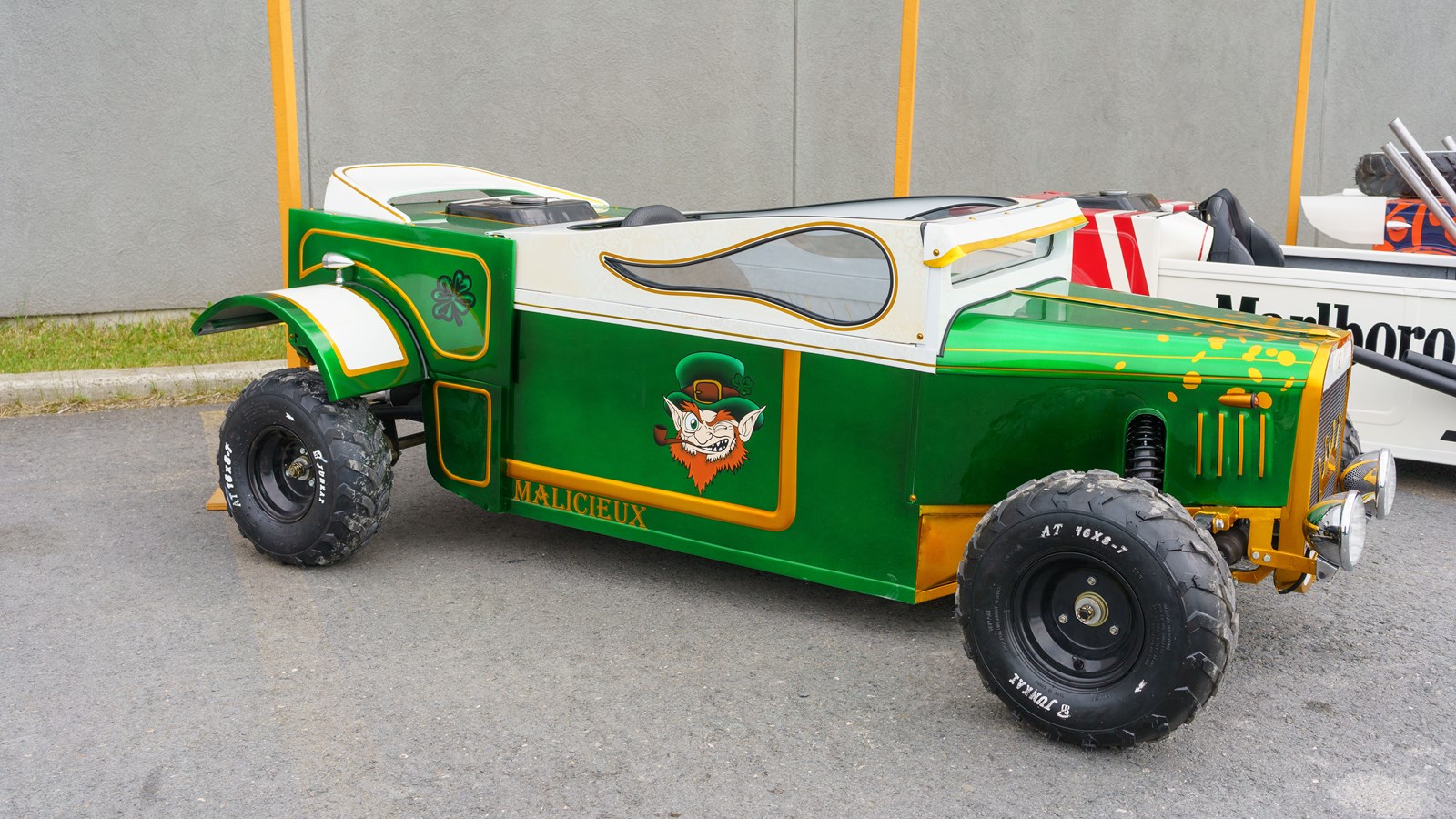 Carrosserie: les élèves du CIMIC présentent leur "dune buggy"