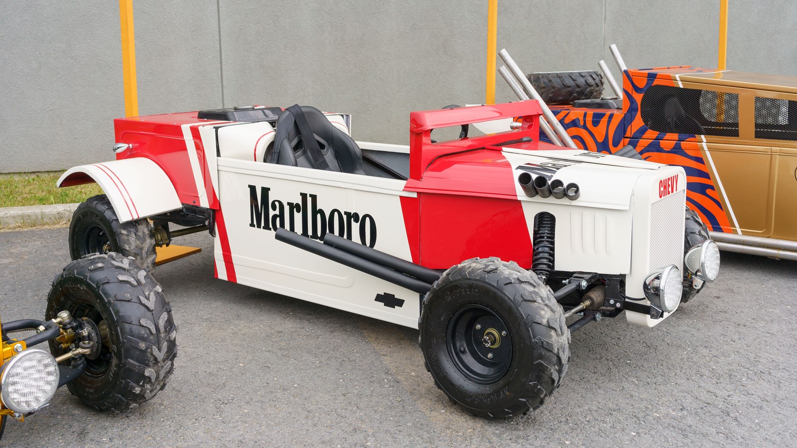 Carrosserie: les élèves du CIMIC présentent leur "dune buggy"