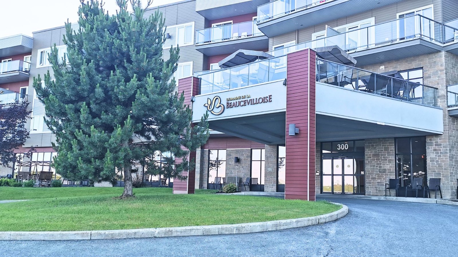 Présentement, quelque 79 personnes occupent les 77 unités locatives, dont 67 appartements, réparties sur quatre étages de cet établissement qui opère comme RPA depuis 2013.