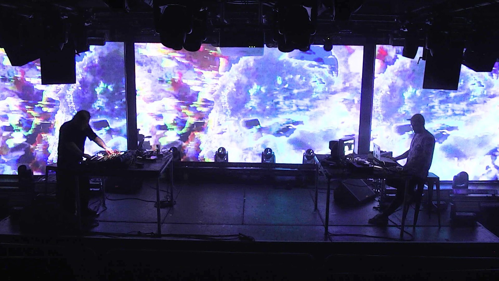 Performance présentée à Mutek, Koki Sugiyama, Vivien Gaumand et
Sara Senée.