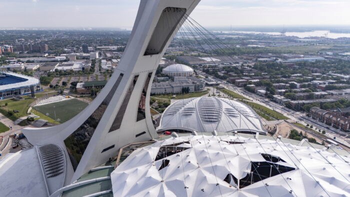 Pomerleau et Canam entreprennent la démantèlement du toit du stade olympique