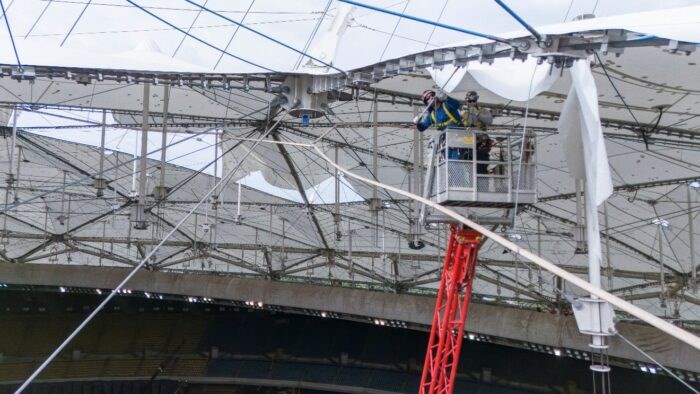 Pomerleau et Canam entreprennent la démantèlement du toit du stade olympique