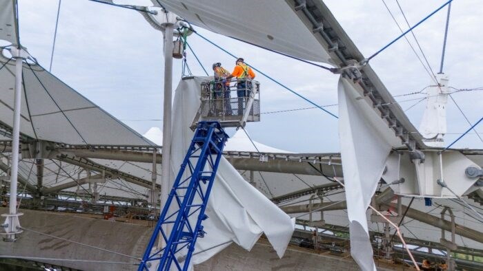 Pomerleau et Canam entreprennent la démantèlement du toit du stade olympique
