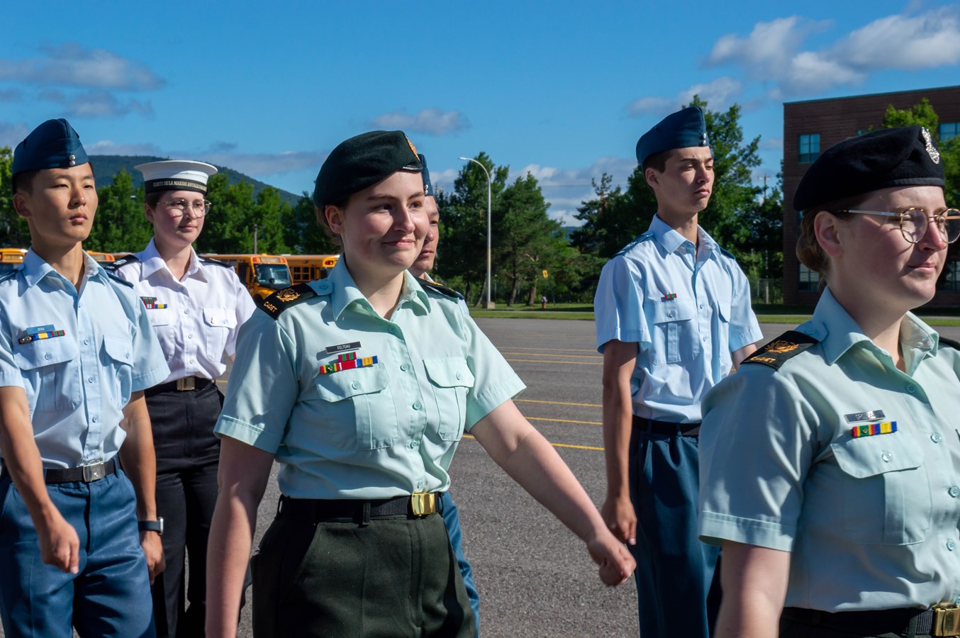 L’adjudant-maître Marianne Felteau participe au défilé lors
de la parade de graduation des cadets-cadres séniors le 28 juin 2024.