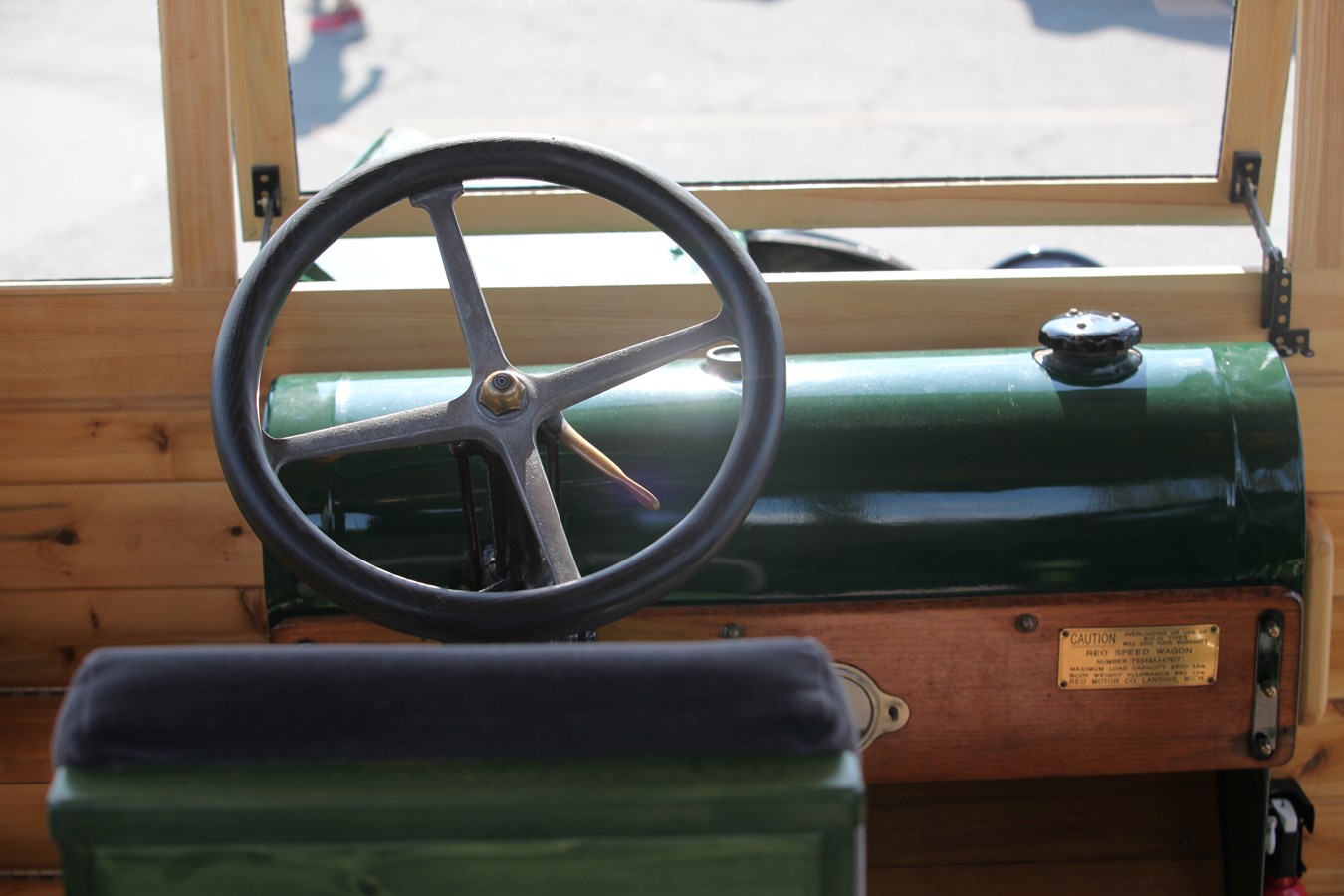 Un autobus centenaire fait son apparition à Saint-Georges