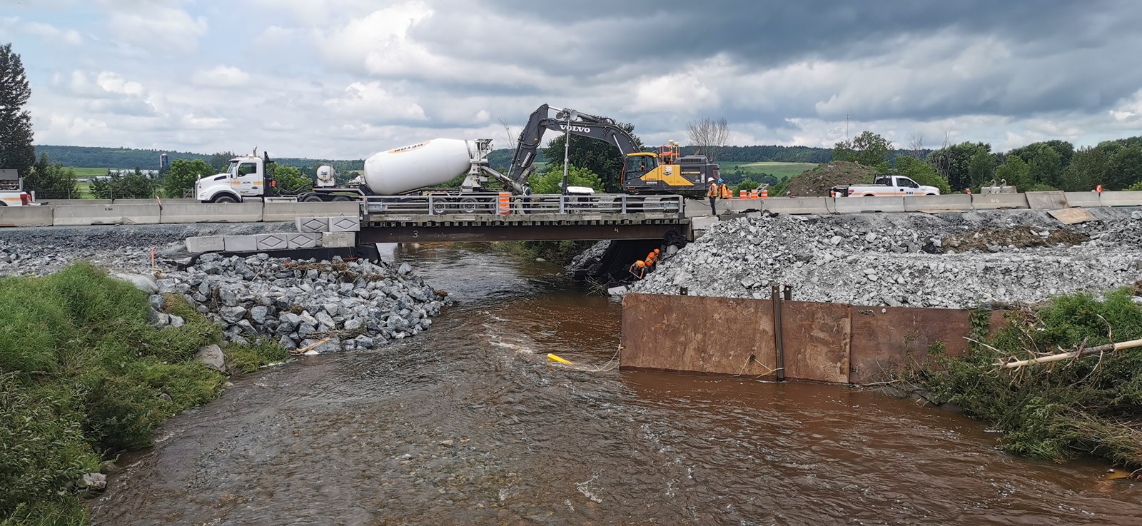 C'est ce pont temporaire qui s'est affaissé. Photo prise le 7 juillet 2024, au lendemain des pluies diluviennes du 6 juillet sur Beauceville.