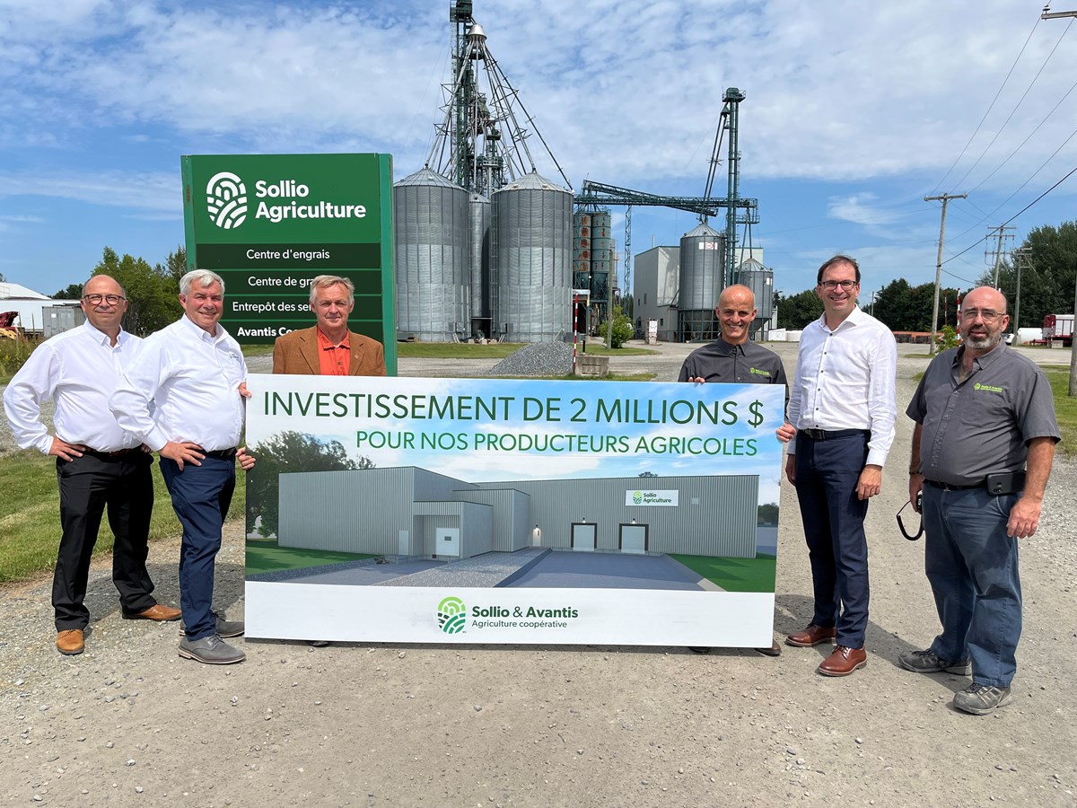Sur la photo, de gauche à droite : Marco Nadeau, directeur général Sollio & Avantis, Simon Baillargeon, vice-président développement des affaires et conseiller stratégique de Sollio Agriculture, Yvon Asselin maire de Sainte-Hénédine, Frédéric Martineau président d’Avantis Coopérative, Michel Delisle chef de la direction d’Avantis Coopérative et Éric Lemieux, directeur principal opérations agricoles Sollio & Avantis.
