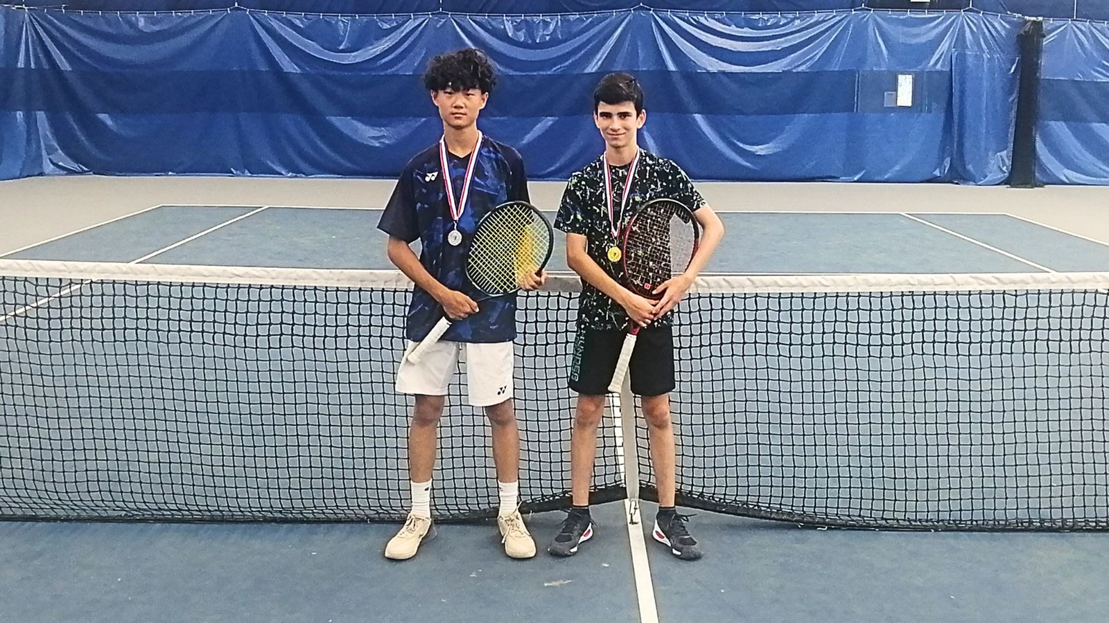 Jean-Pascal et son adversaire Ethan Li