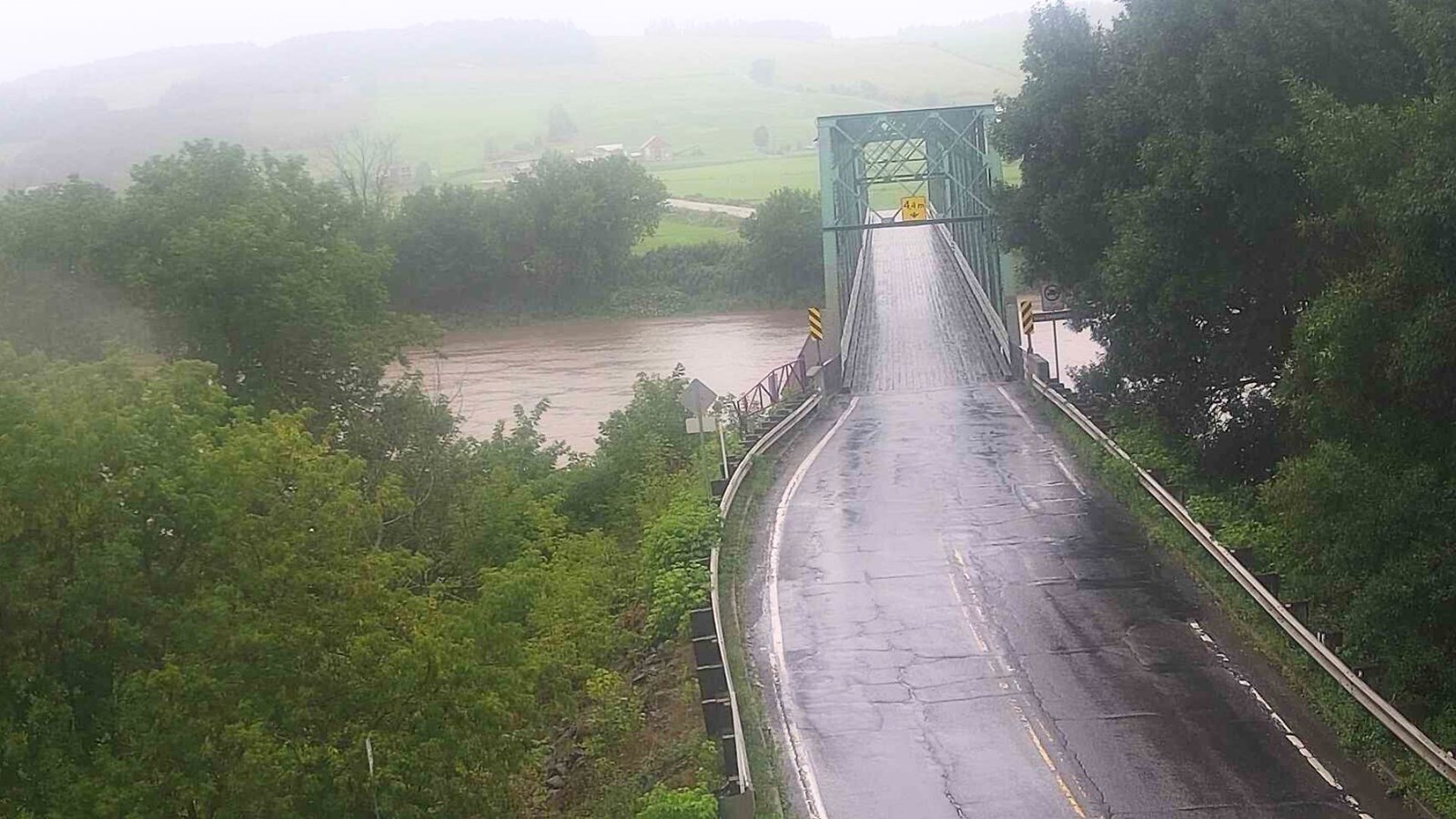 Niveau à la hauteur du pont à Saint-Joseph-de-Beauce.