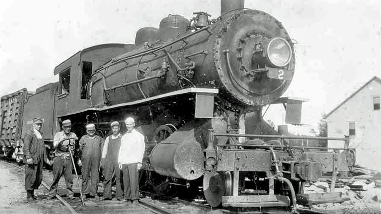 Les locomotives abandonnées dans les forêts du Maine