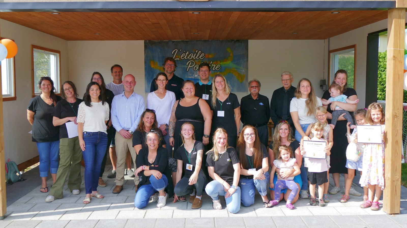 Les membres de la Maison de la Famille Beauce-Etchemin, les partenaires et les familles