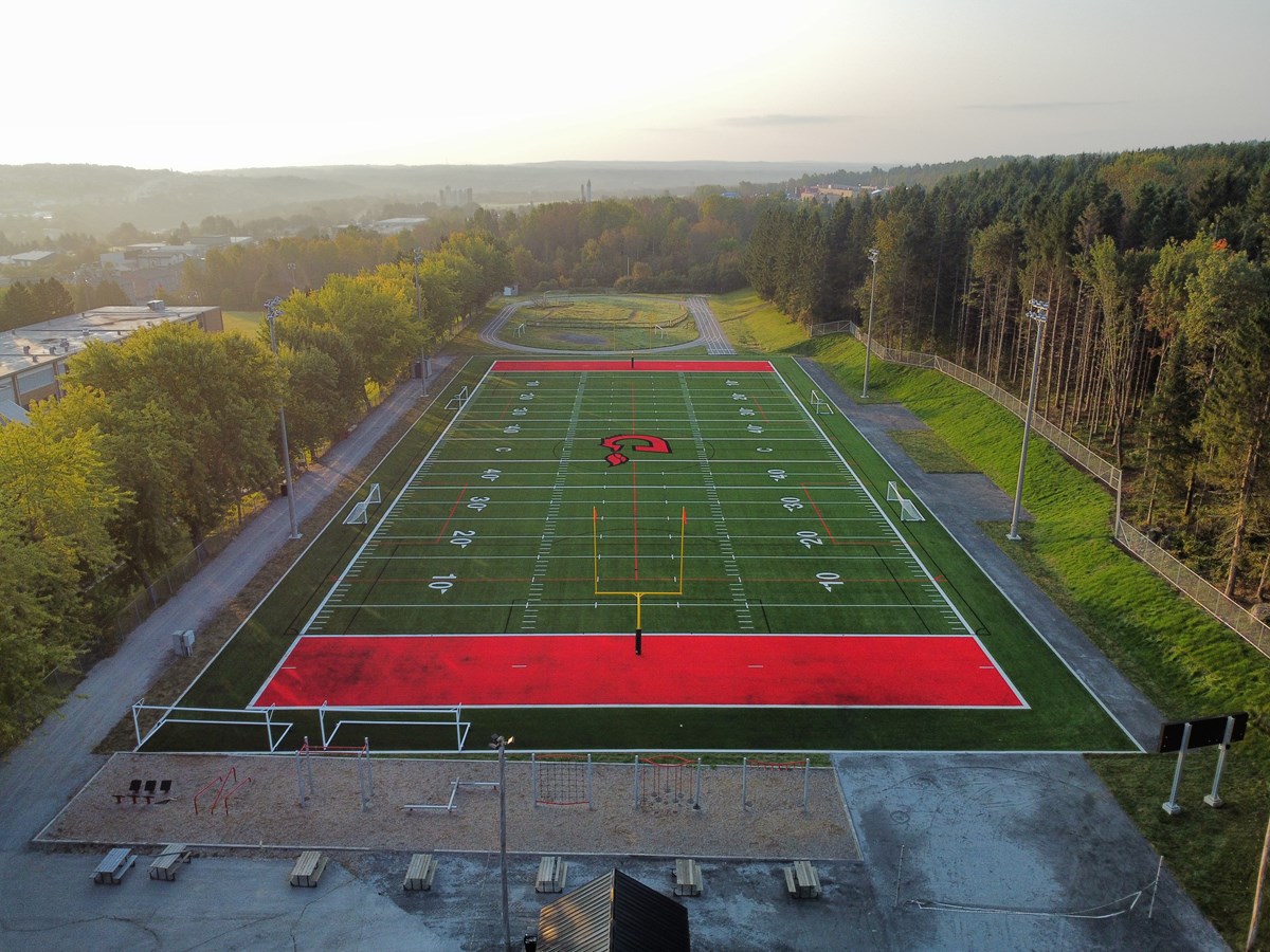 L’école des Deux-Rives inaugure son nouveau terrain synthétique