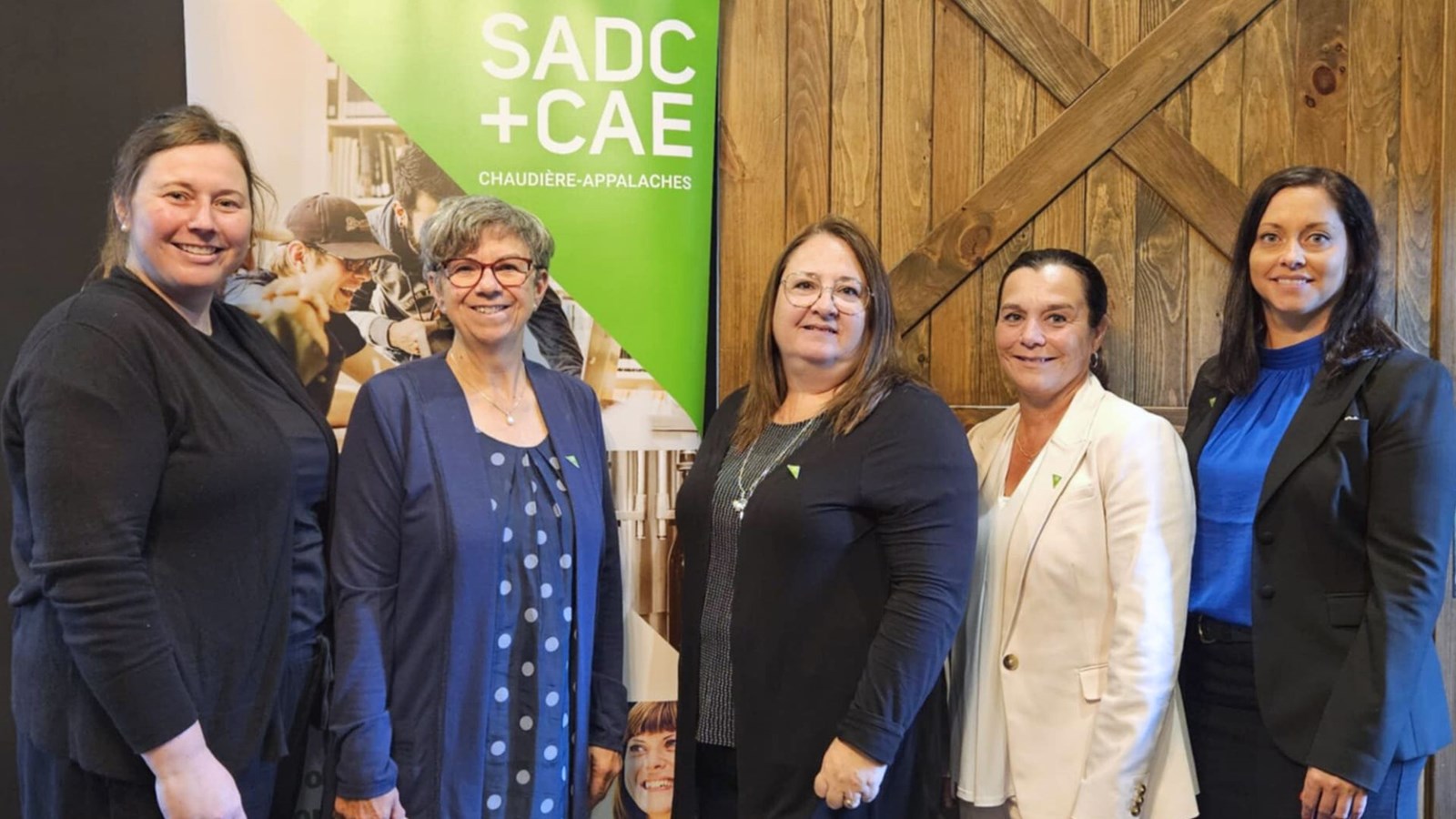 De gauche à droite, les directrices générales des SADC/CAE de Chaudière-Appalaches: Laurence Montreuil (Lotbinière), Mireille Thibault (Montmagny-L'Islet), Katie Fortier (Bellechasse-Etchemins), Nathalie Patry (Amiante), et Karine Therrien (Beauce-Chaudière).