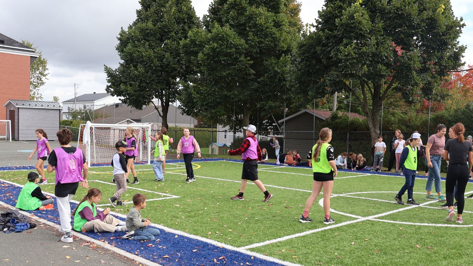 Une nouvelle cour à l’école Arc-en-Ciel de Saint-Odilon-de-Cranbourne