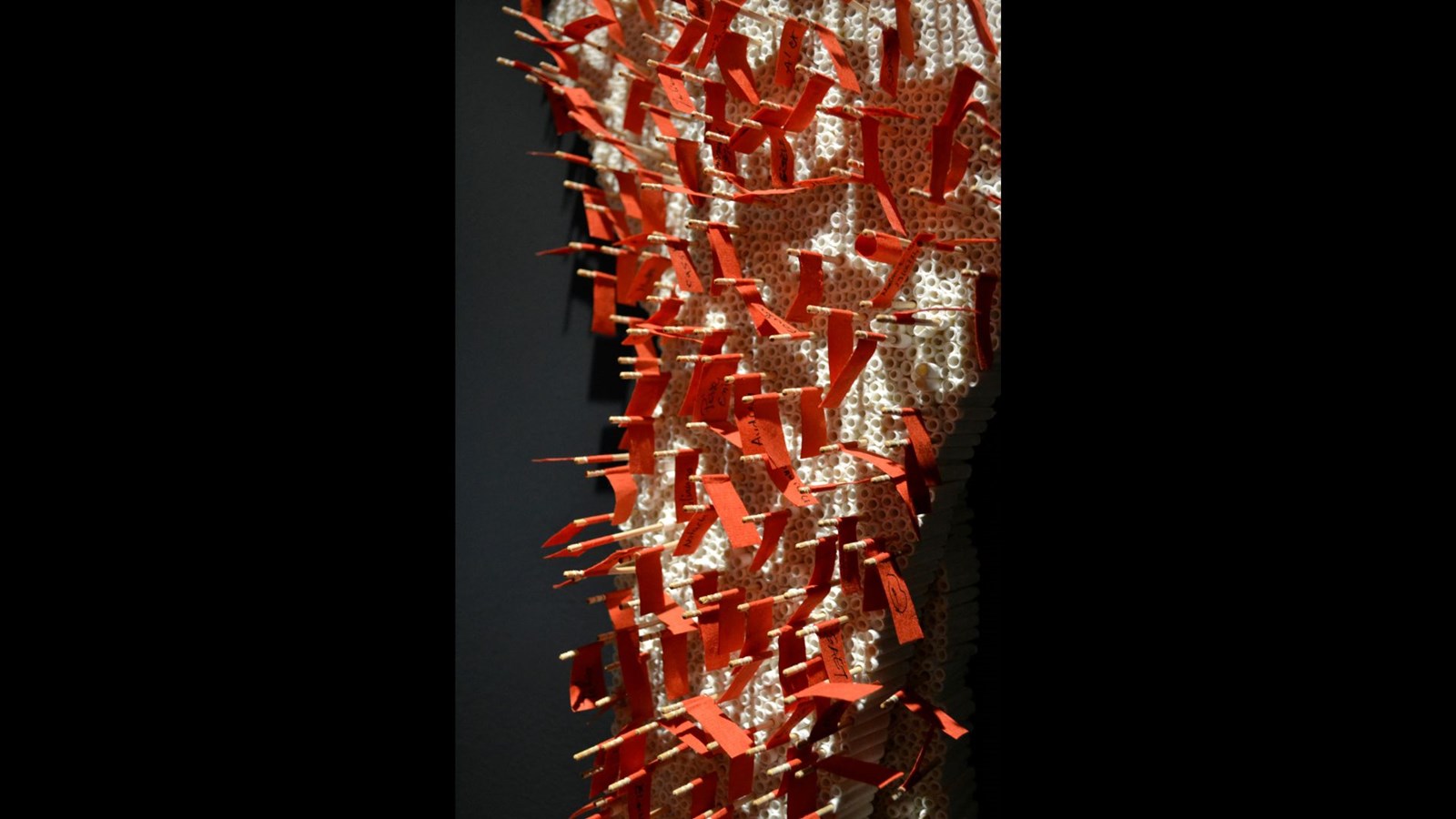 Suzanne FerlandL, Arme de destruction massive, 2020, papier roulé (détail)