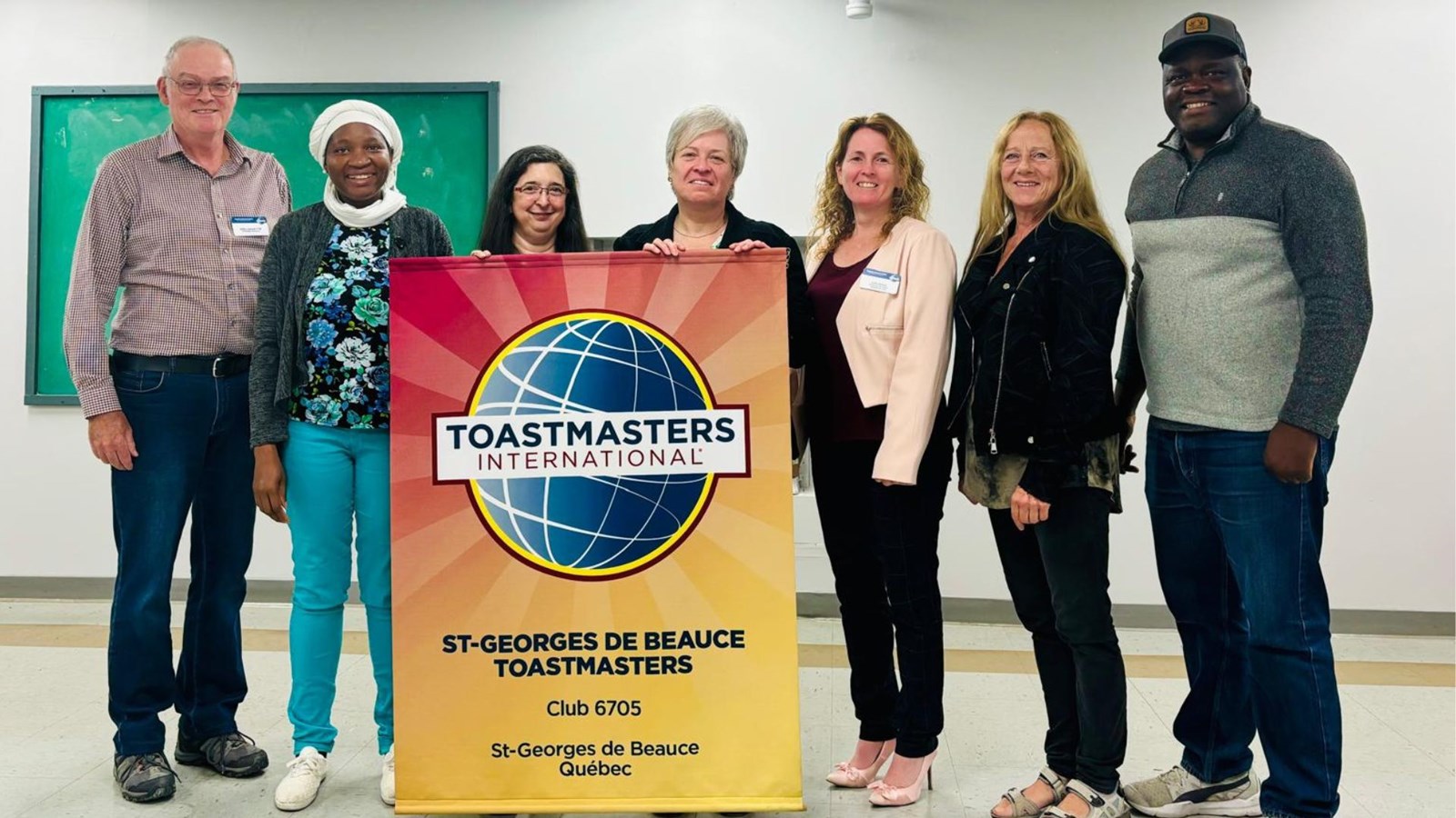 Les membres du CA, de gauche à droite, Gilles Lessard, Patricia Yeo, Diane Vincent, Nathalie Paquet, Cathy Breton, Lise Thompson et Averty Ndzoyi.