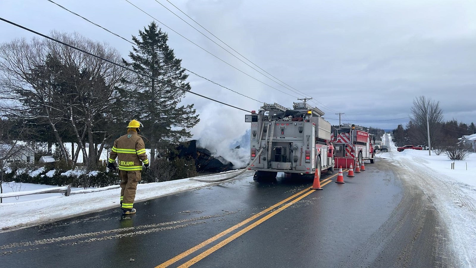 Une résidence détruite par les flammes à Saint-Benjamin