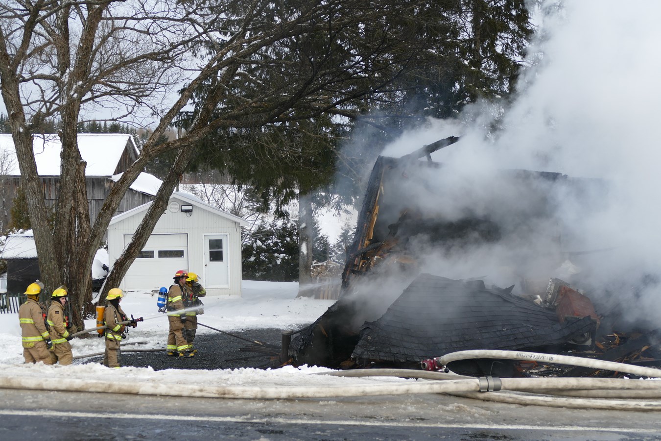 Une résidence détruite par les flammes à Saint-Benjamin