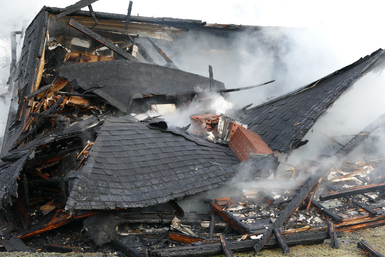 Une résidence détruite par les flammes à Saint-Benjamin