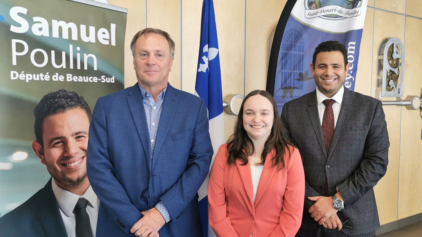 De gauche à droite, le maire de Saint-Honoré-de-Shenley, Dany Quirion, la maire suppléante, Karine Champagne, et le député de Beauce-Sud, Samuel Poulin.