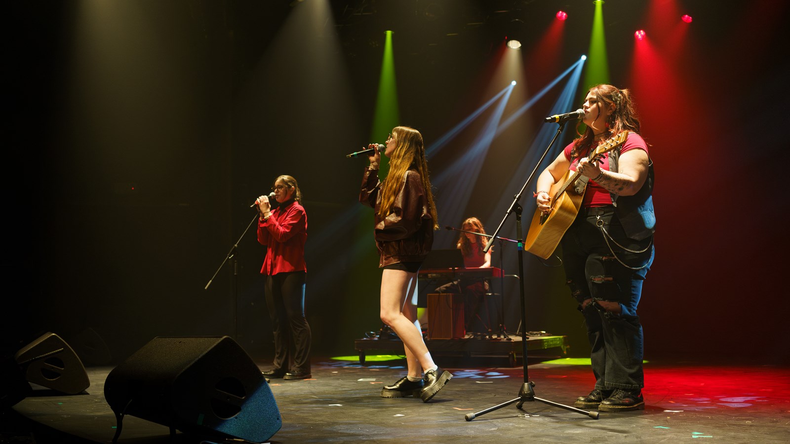 Ladies in red (Rose-Marie Lagrange, Mélodie Therrien, Julia Lachance et Alexia Hébert) - Mon amour