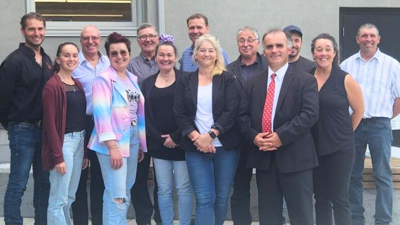 Les membres du conseil d’administration: devant, de gauche à droite, Mélanie Boucher, Marie-Ange Richard, Karine Richard, Isabelle Fortier (vice-présidente), Serge Lapointe (président), Sandy Lalancette (conseillère à la vie syndicale); derrière, Rémi Philippon, Michel Brien (président de la Fédération de l’UPA-Estrie), René Lachance, Guillaume Picard, Jocelyn Lapointe, Rémy Blais, et Robert Lafontaine.