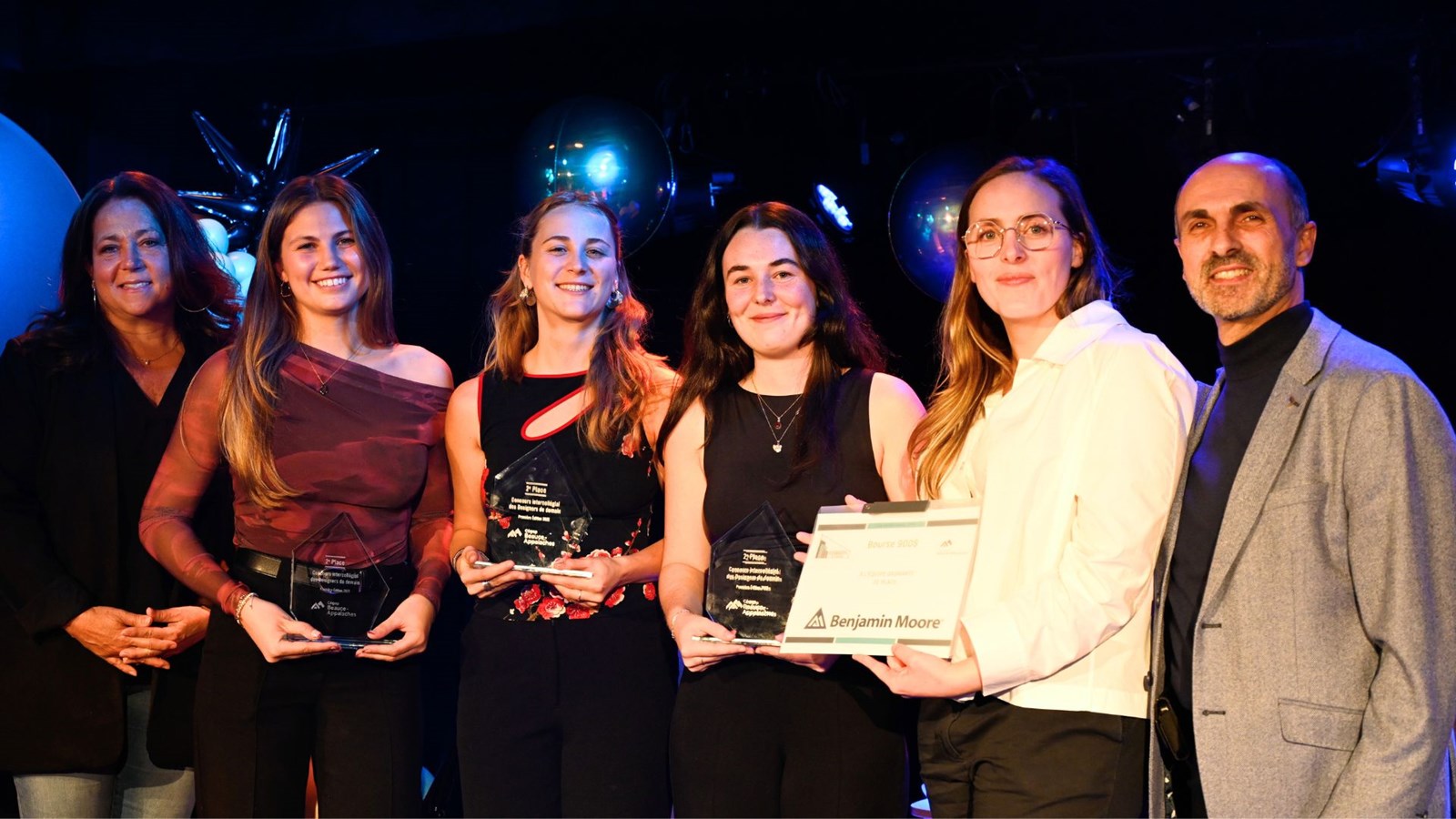La 2e place revient à Magalie Allard, Julia Richer Beauchemin, Alexane Feldt, du Cégep du Vieux-Montréal. Le prix a été remis par Caroline Bouchard (CB-A), ainsi que Laurence Gélinas et Donato Fraraccio (Benjamin Moore).