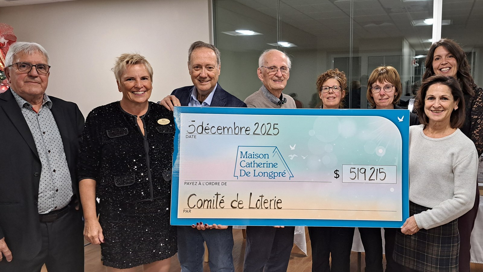 membres du comité de loterie : Léon Drouin (président du CA, responsable de la loterie), Marie-Josée Gamache (directrice générale), Martin Rancourt (président d’honneur 2025 (directeur intégration Locations Sunbelt), Bernard Poulin, Caroline Mercier, Nathalie Naud, Jacinthe Gagné, Renée-Claude Jacques, absente sur la photo : Isabelle Déchêne (trésorière).