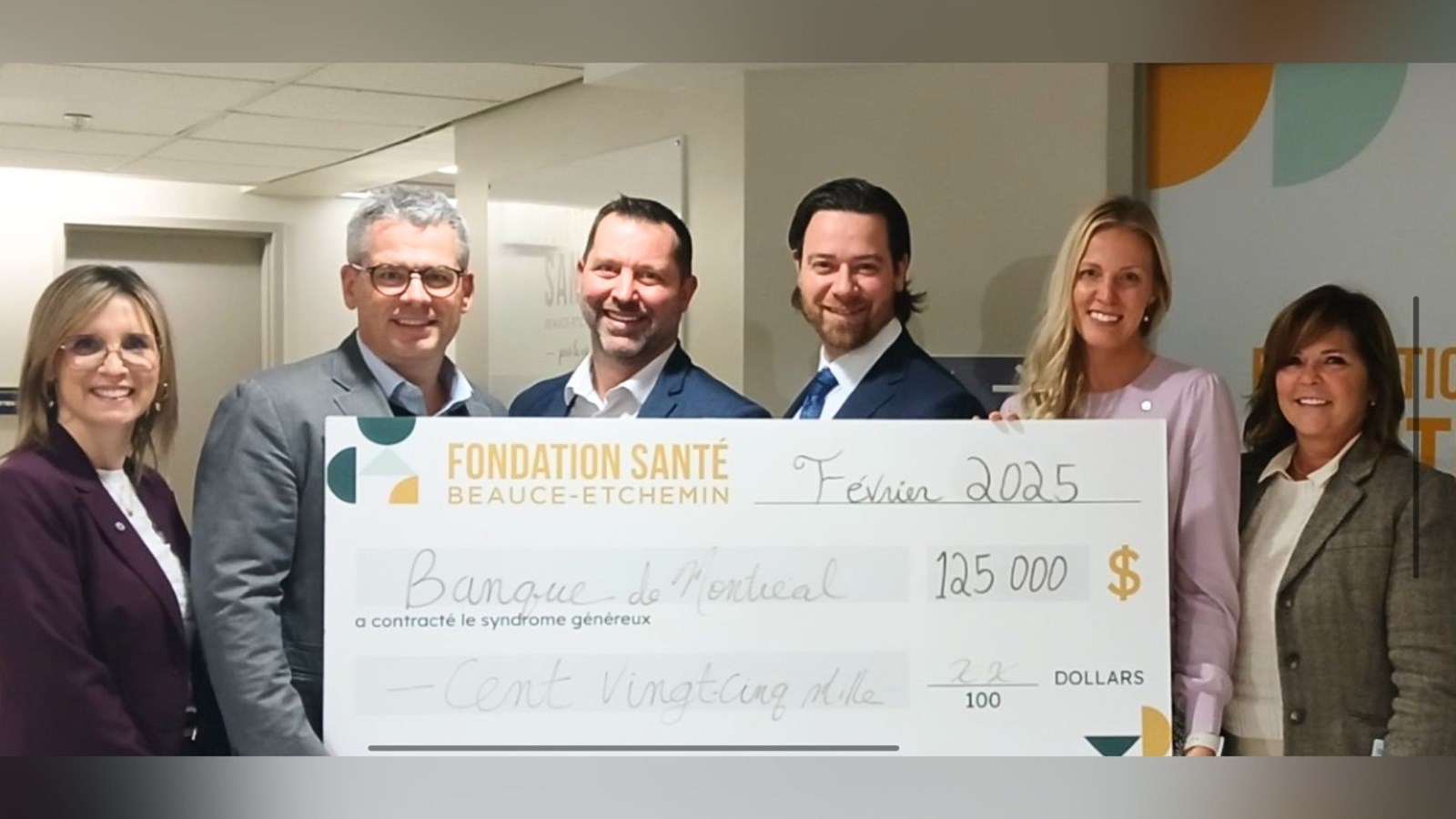 Sur la photo de gauche à droite, Catherine VachoN, directrice de la succursale BMO de Saint-Georges, Louis-David Bourque, président du conseil d'administration de la FSBE, Patrick Boivin, vice-président Services aux Entreprises, Martin Genest, directeur général et chef d’équipe, BMO Entreprises, Roxanne Marois, directrice principale, gestion relationnelle, Services aux entreprises, et Lynda Vaillancourt, directrice générale de la FSBE.