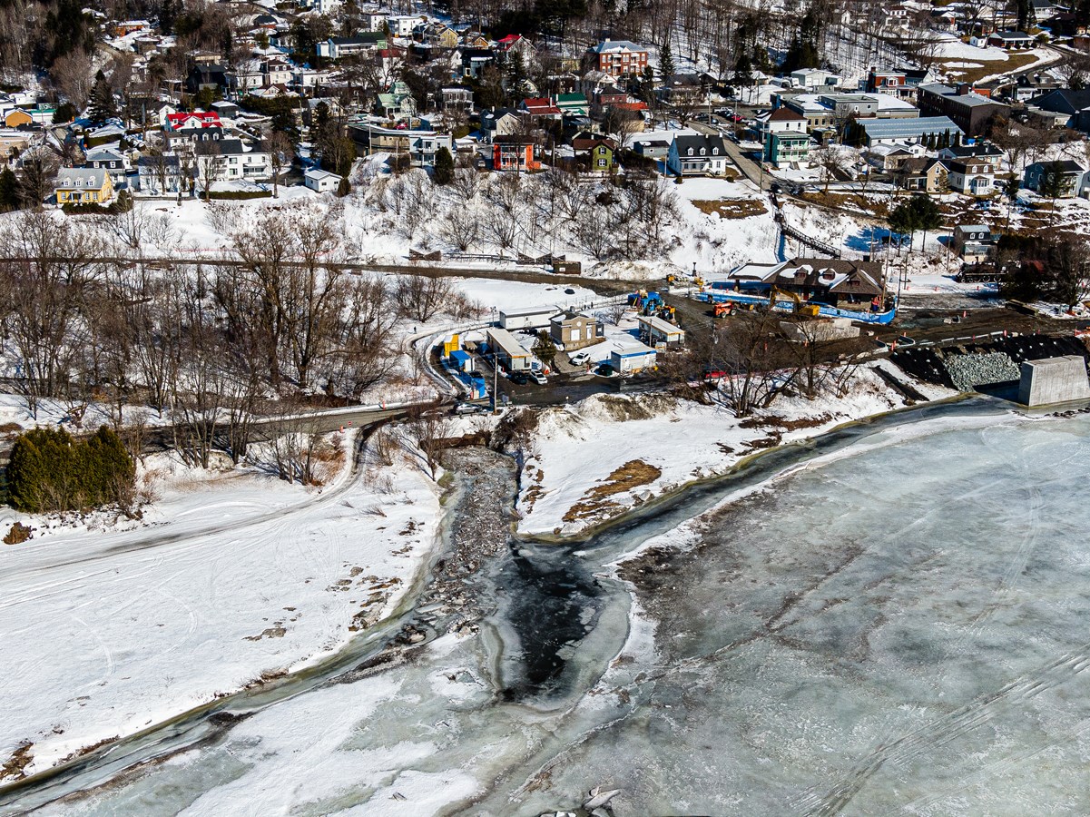 Les piliers du nouveau pont ferroviaire de Vallée-Jonction sont en place