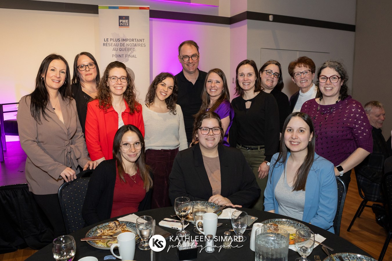 L’équipe 100% féminine de PME Inter Notaires Sainte-Marie accompagné du conjoint de Catherine