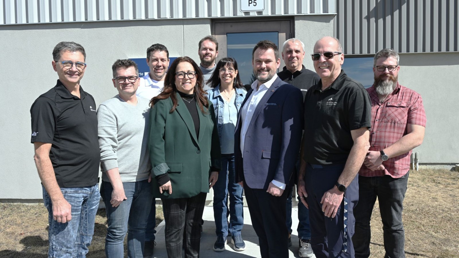 Le département de génie civil du Cégep Beauce-Appalaches en compagnie des enseignants de l’IUT, de Caroline Bouchard, directrice générale du CBA et Jean-Philippe Vachon, directeur des études et de la vie étudiante.