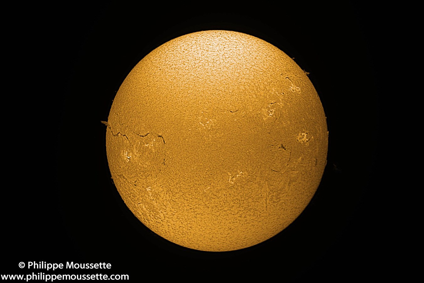Soleil du 23 mars 2025 Solar max 70mm double stack Camera ZWO 174nm capture de 1000 frame et stak de 200 feame à Cap-Rouge