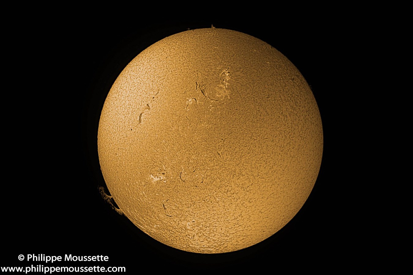 Soleil du 9 mars 2025 Solar max 70mm double stack Camera ZWO 174nm capture de 1000 frame et stak de 200 feame à Cap-Rouge