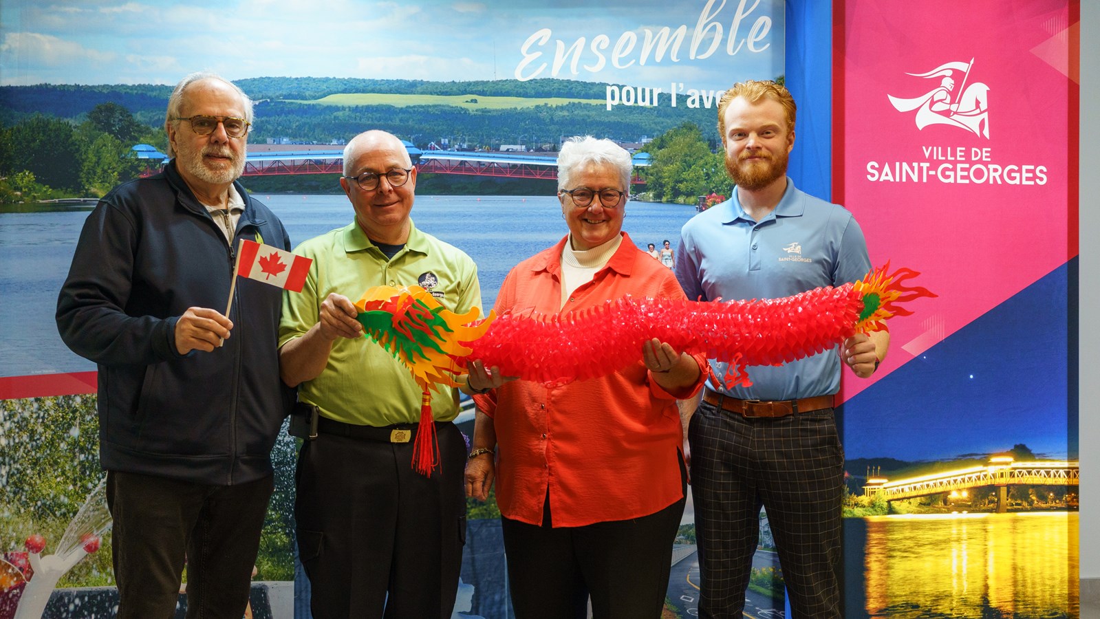 Claude Morin, maire de Saint-Georges, accompagné de Claude Busque, Carole Paquet et Pier-Alexandre Lagrange
