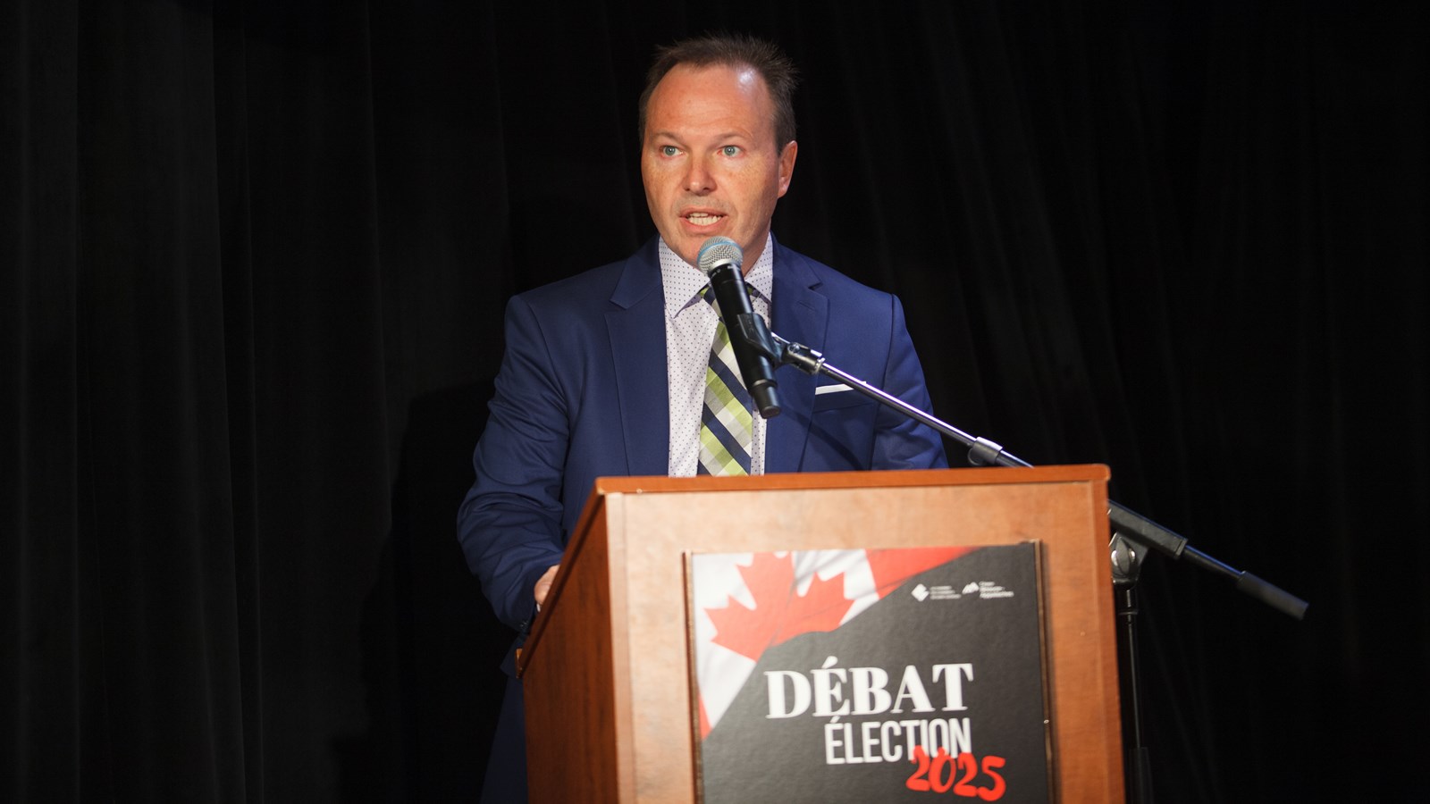 Richard Poulin, directeur des communications de la Ville de Saint-Georges, a agi comme animateur et modérateur du débat.