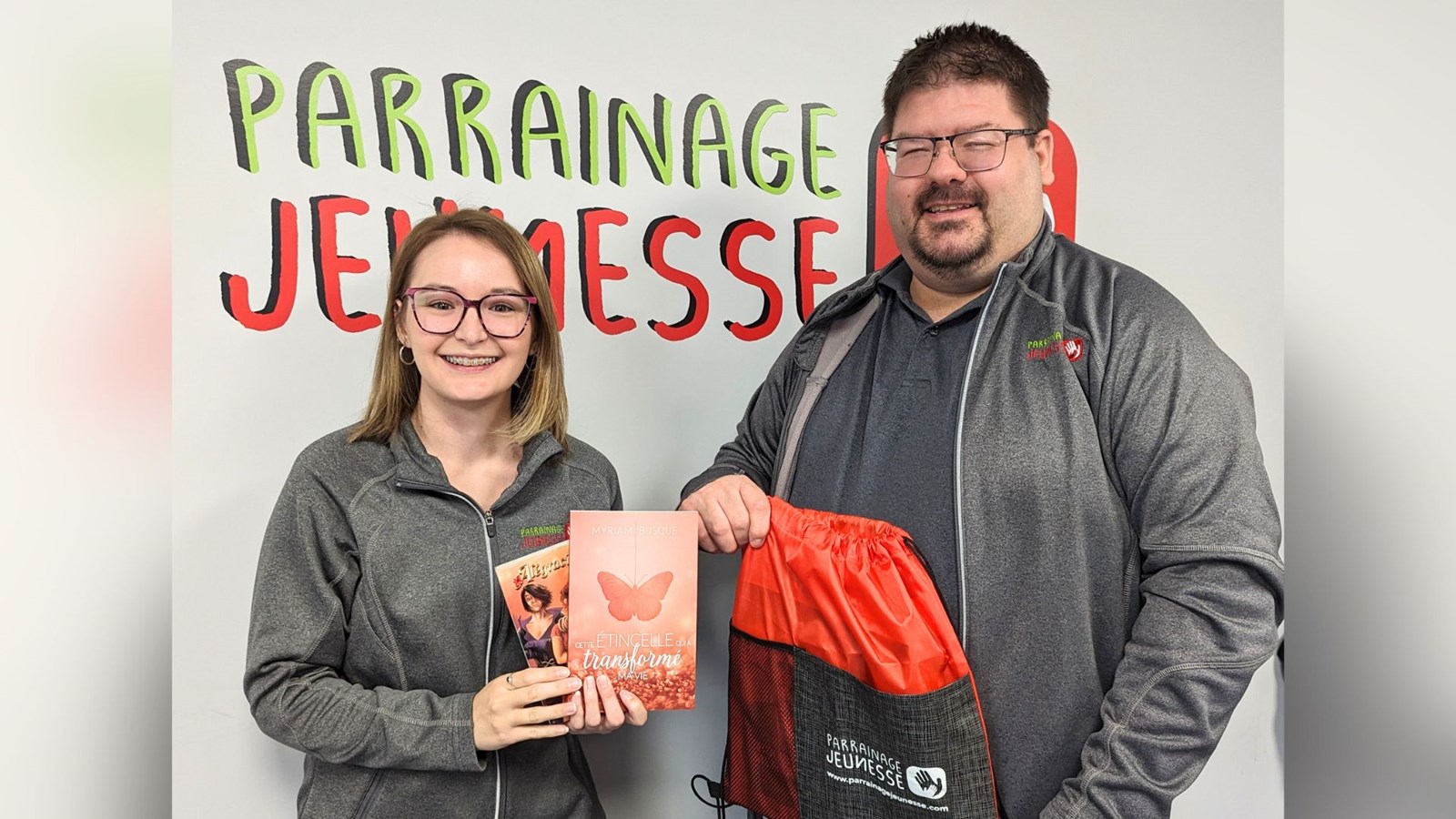 L’instigatrice du salon littéraire et animatrice jeunesse, Myriam Busque et le directeur général de Parrainage Jeunesse, Jean-François Fecteau.