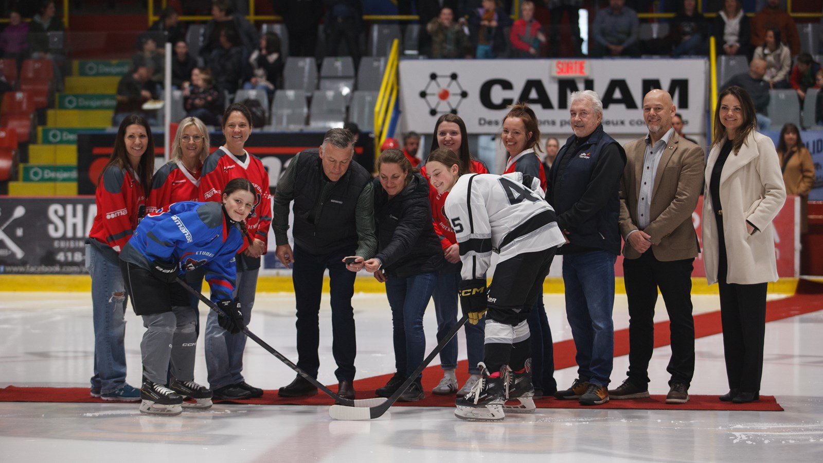 Le Tournoi de hockey féminin de Saint-Georges bat son plein